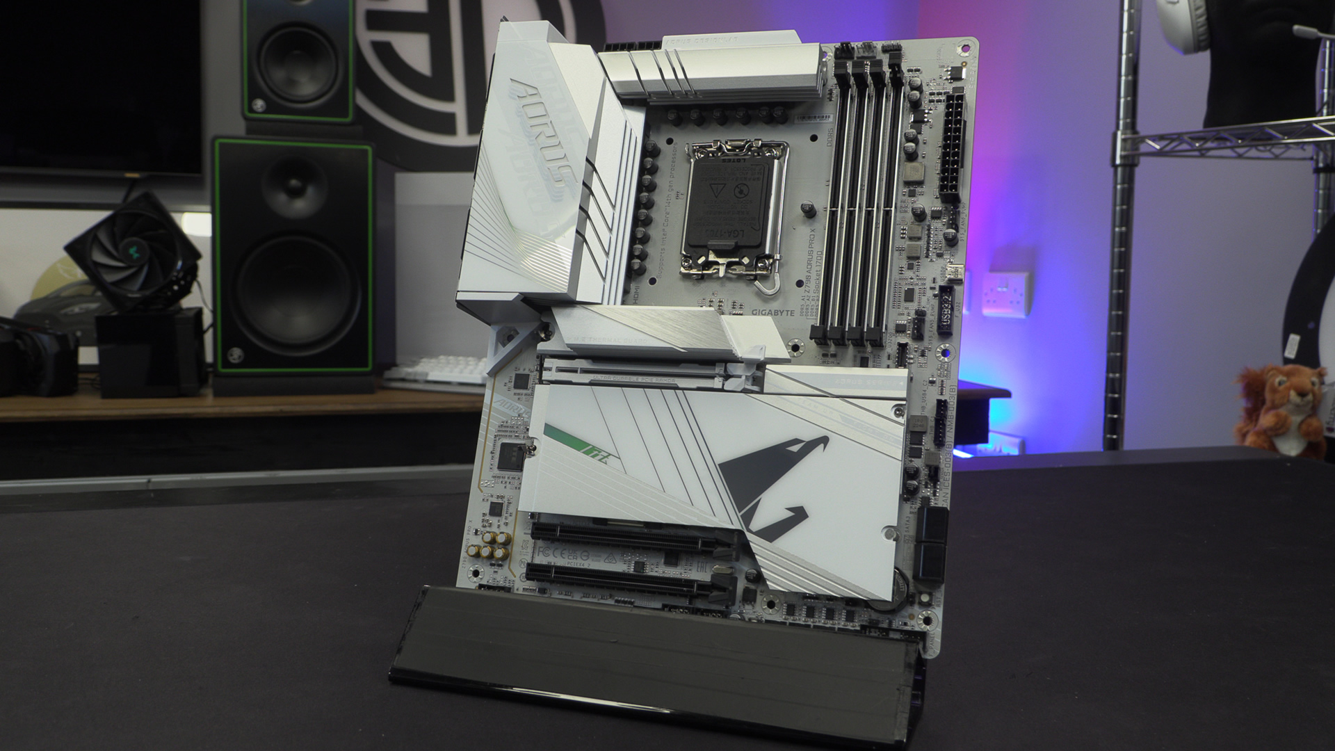 Amzing new all white AOrus Motherboard