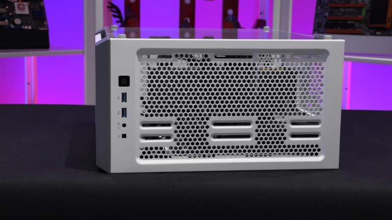 Corsair iCUE 220T RGB Airflow Review