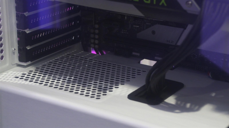Corsair iCUE 220T RGB Airflow Review