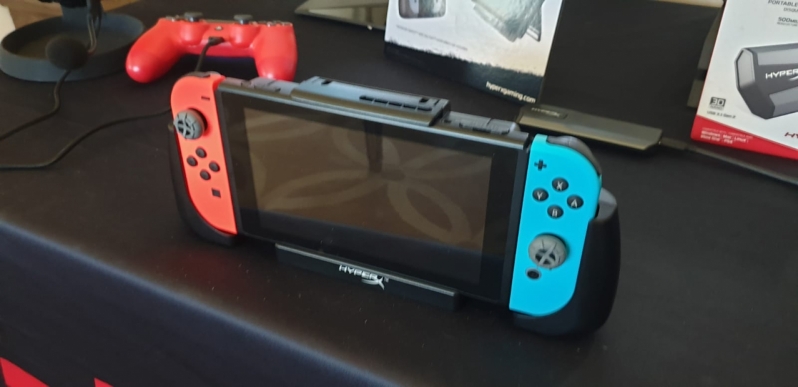 HyperX's ChargePlay Clutch brings comfort and battery life to Switch and Mobile - CES 2020