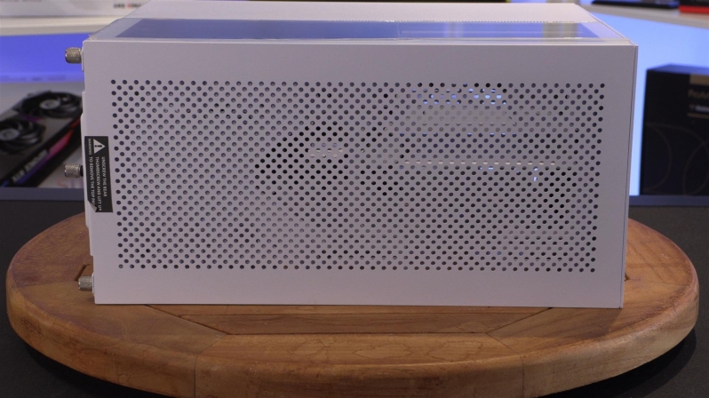 Lian Li Q58 Mini ITX Case Review