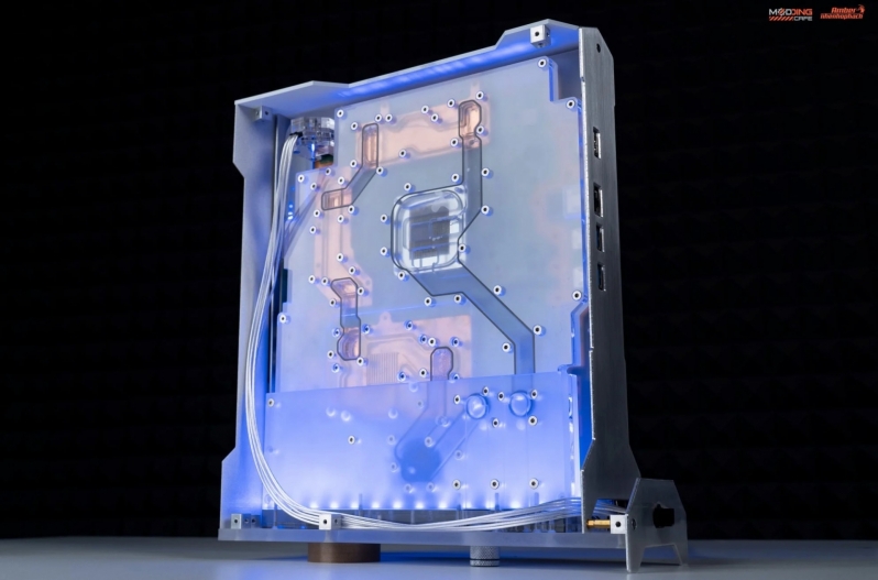 Modder creates the world's first water cooled PlayStation 5 console