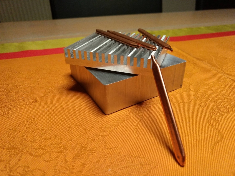 PC modder removes the need for X570's chipset fan with a custom heatsink - This is PC modding!