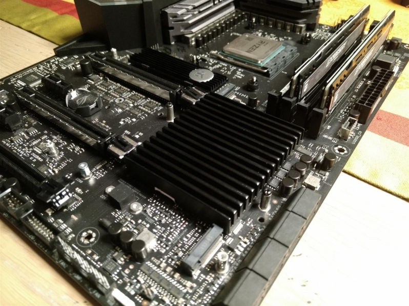 PC modder removes the need for X570's chipset fan with a custom heatsink - This is PC modding!