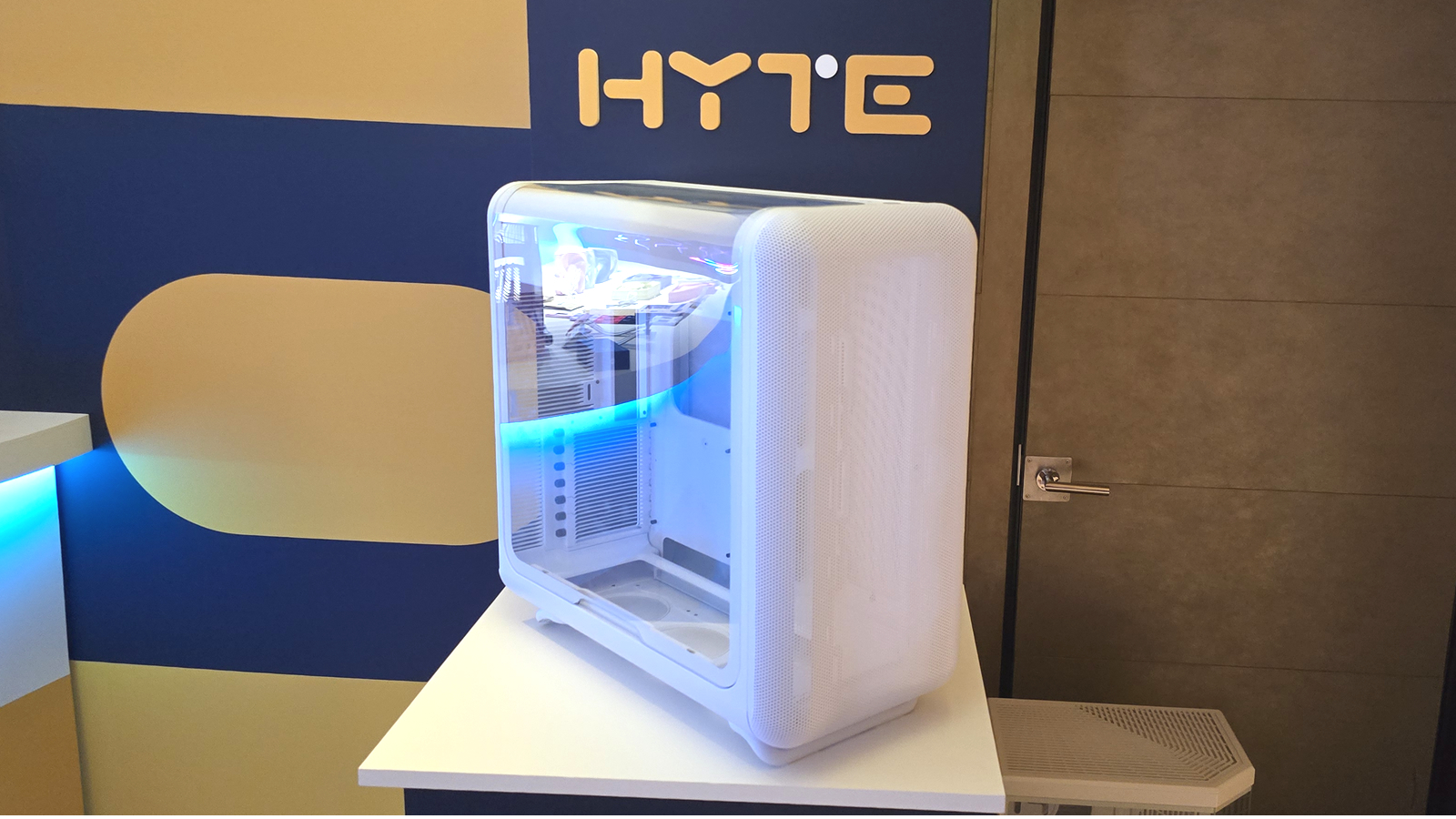 HYTE-X50-TOP.jpg
