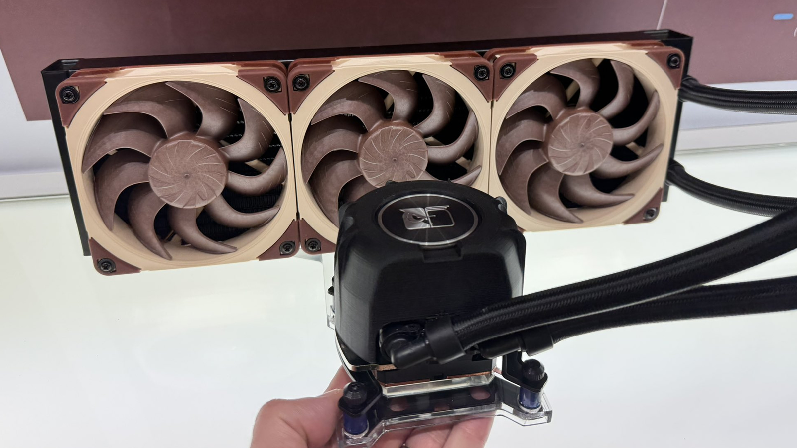 Noctua unveils its first CPU liquid cooling solution