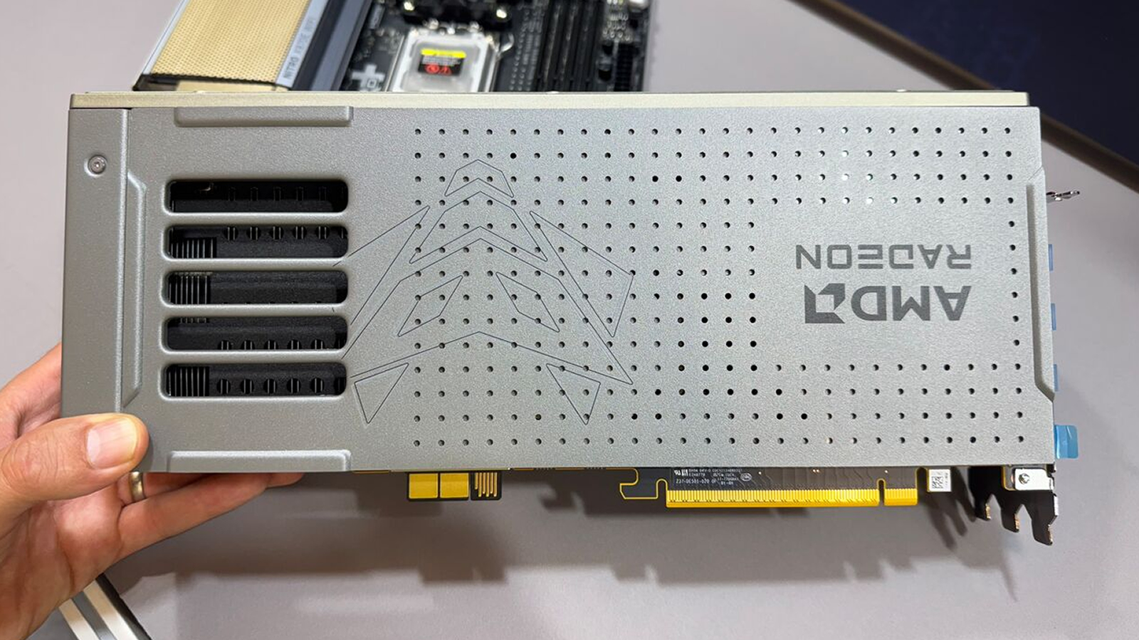 Sapphire-PhantomLinkGPU.jpg