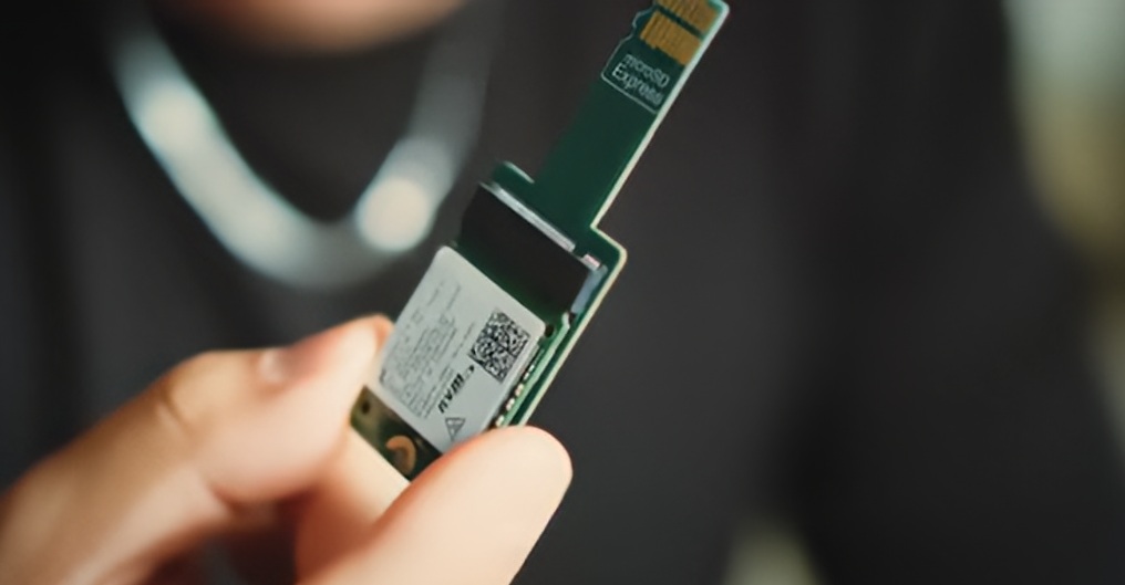 M.2-to-MicroSD-Express.jpg