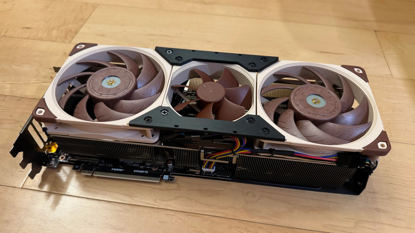 Custom-Noctua-RTX-5080-Gigabyte-2.jpg