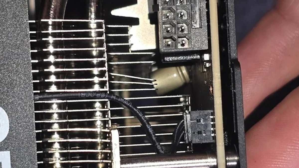 PNY-RTX-5090-ARGB-Blown-Capacitor.jpg
