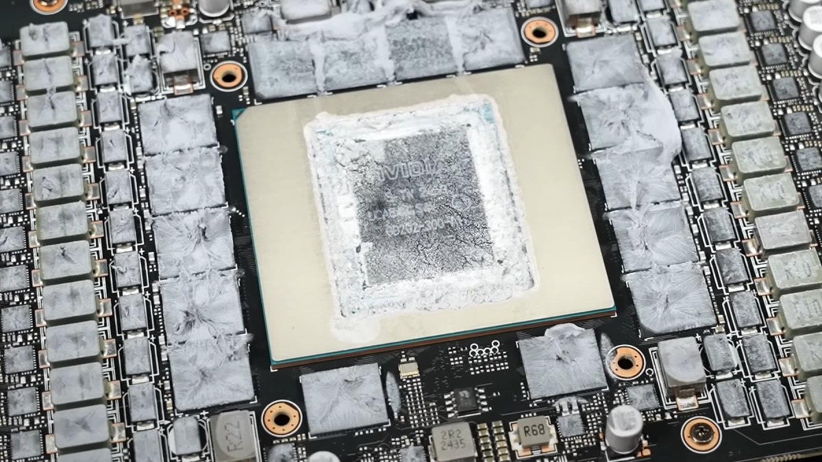 RTX-5090-Gigabyte-Aorus-Master-Paste.jpg