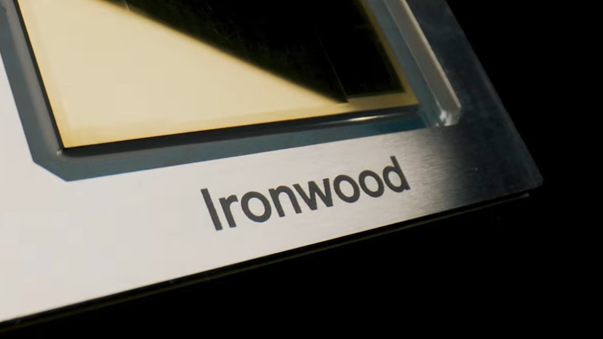 Google-Ironwood-TPU-zoomed.jpg