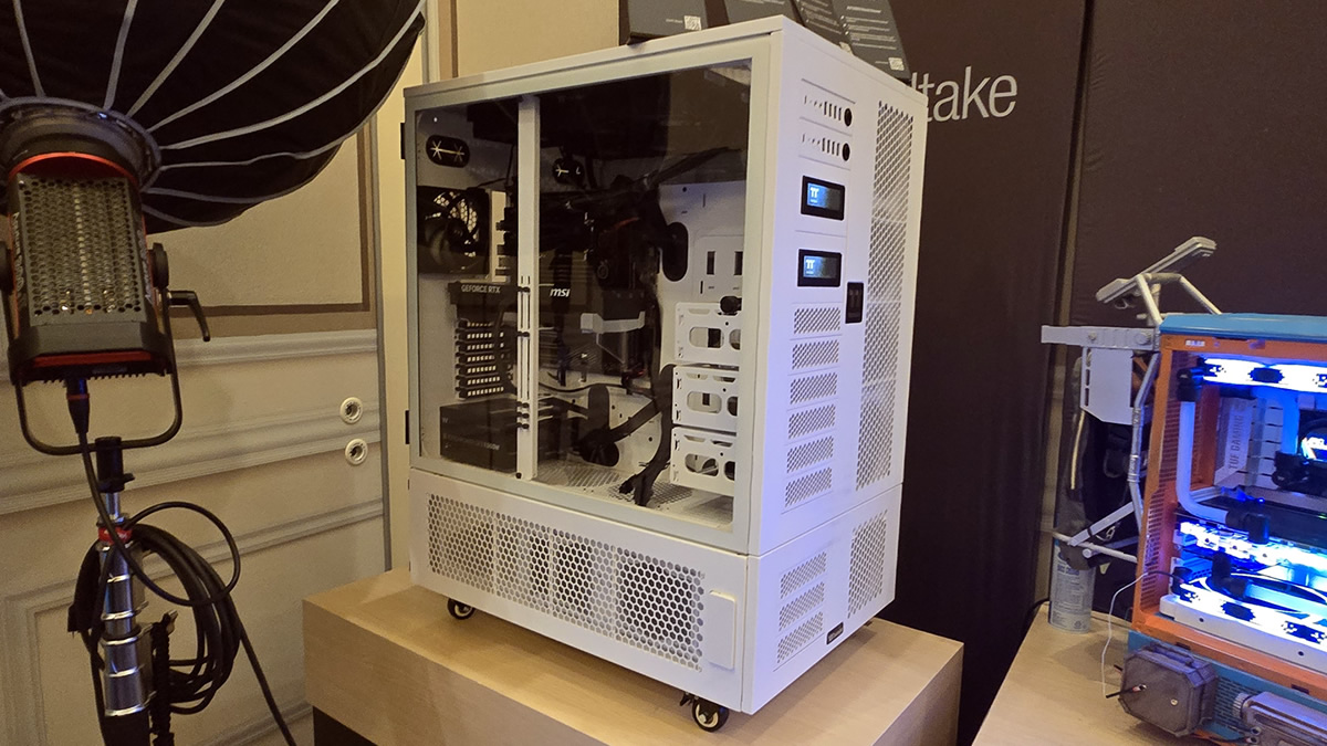 Thermaltake-AX1000-AX200-PC-case.jpg