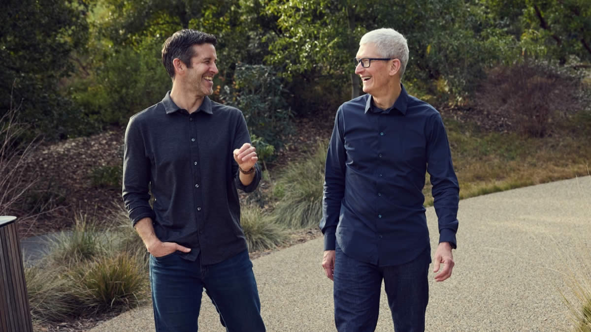 Apple-CEO-Tim-Cook-and-new-CEO-John-Ternus.jpg