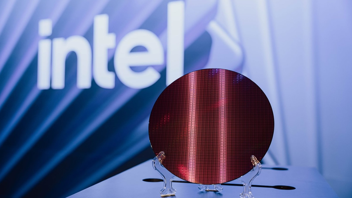 Intel-Foundry-wafer.jpg