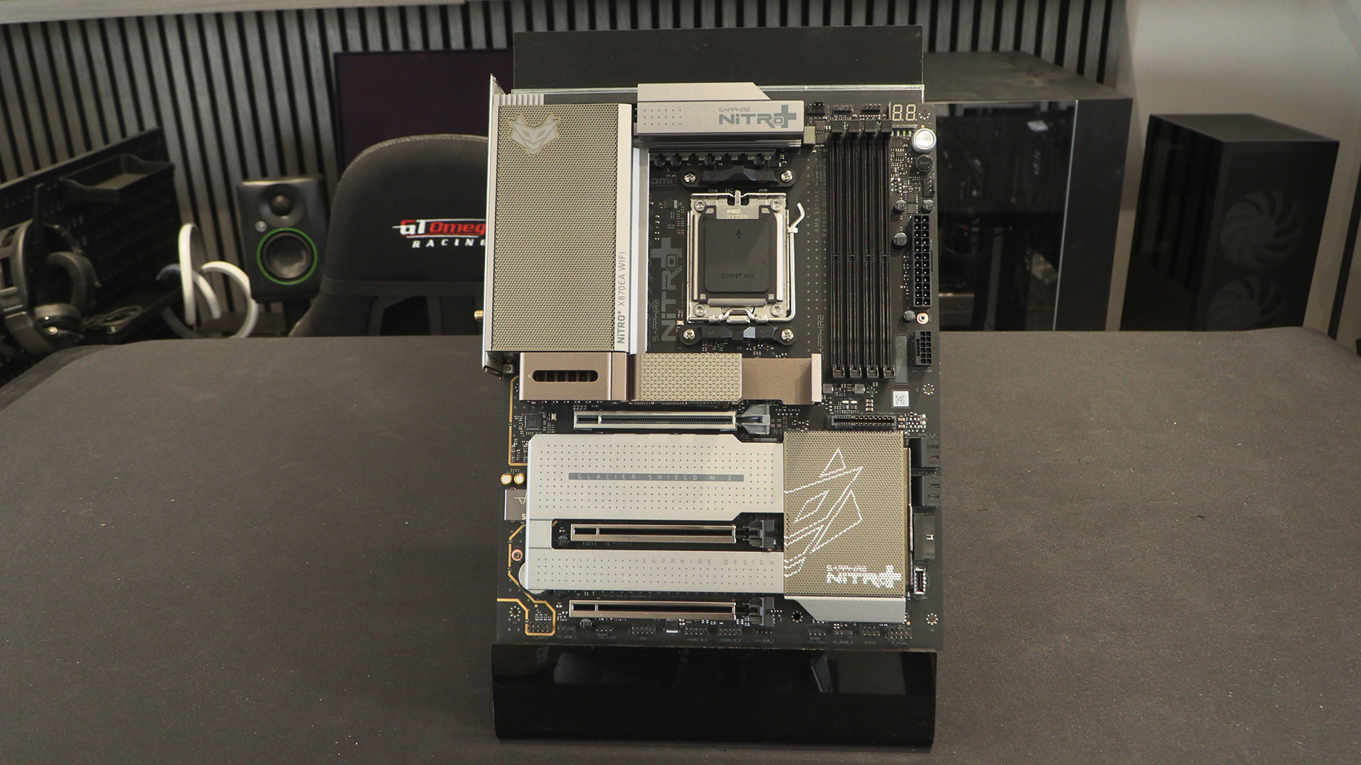 Sapphire X870EA Nitro+ PhantomLink Overview
