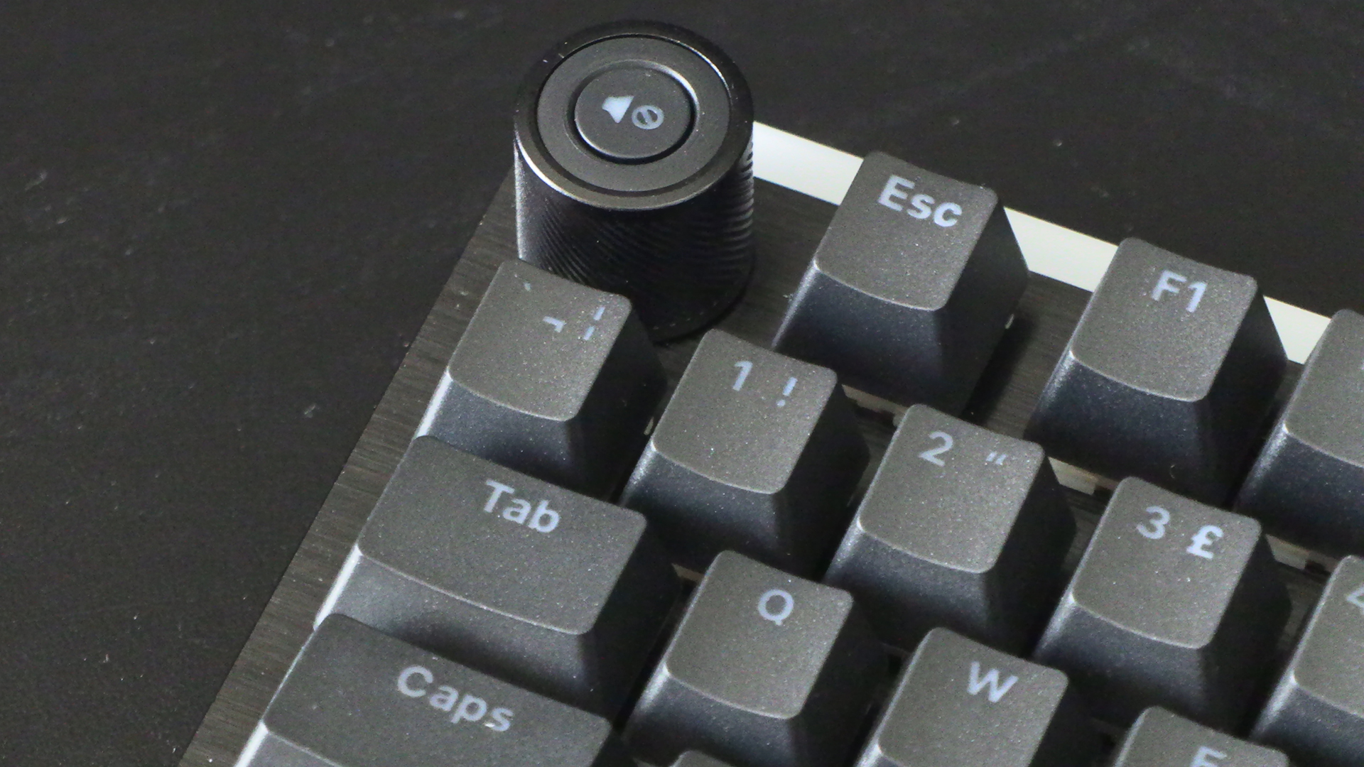 be quiet! Light Mount TKL Media control